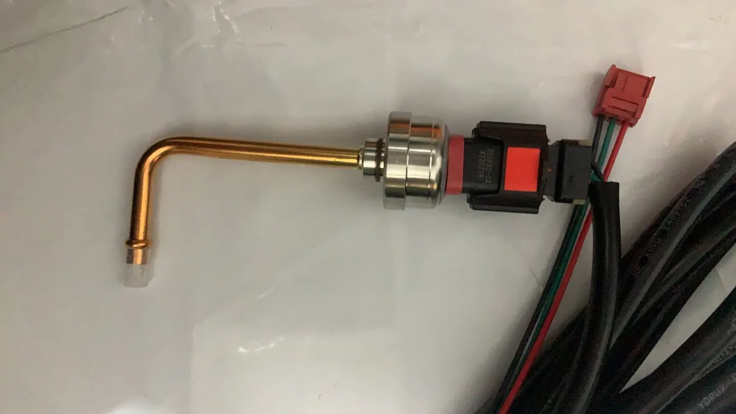Applicable to air conditioner high pressure sensor 35CP82-04 low pressure sensor 35CP82-03