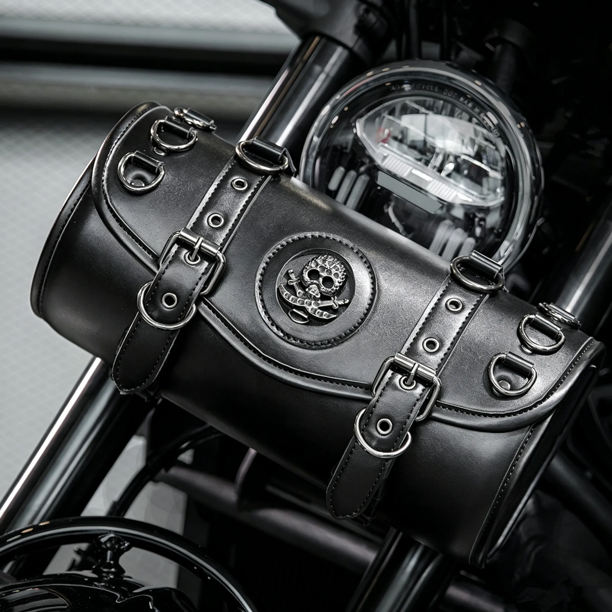 

Punk PU Leather Motorcycle Hanging Tool Bag Outdoor Riding Side Storage Pouch For Harley Bobber Cruiser Motorbike Accessories