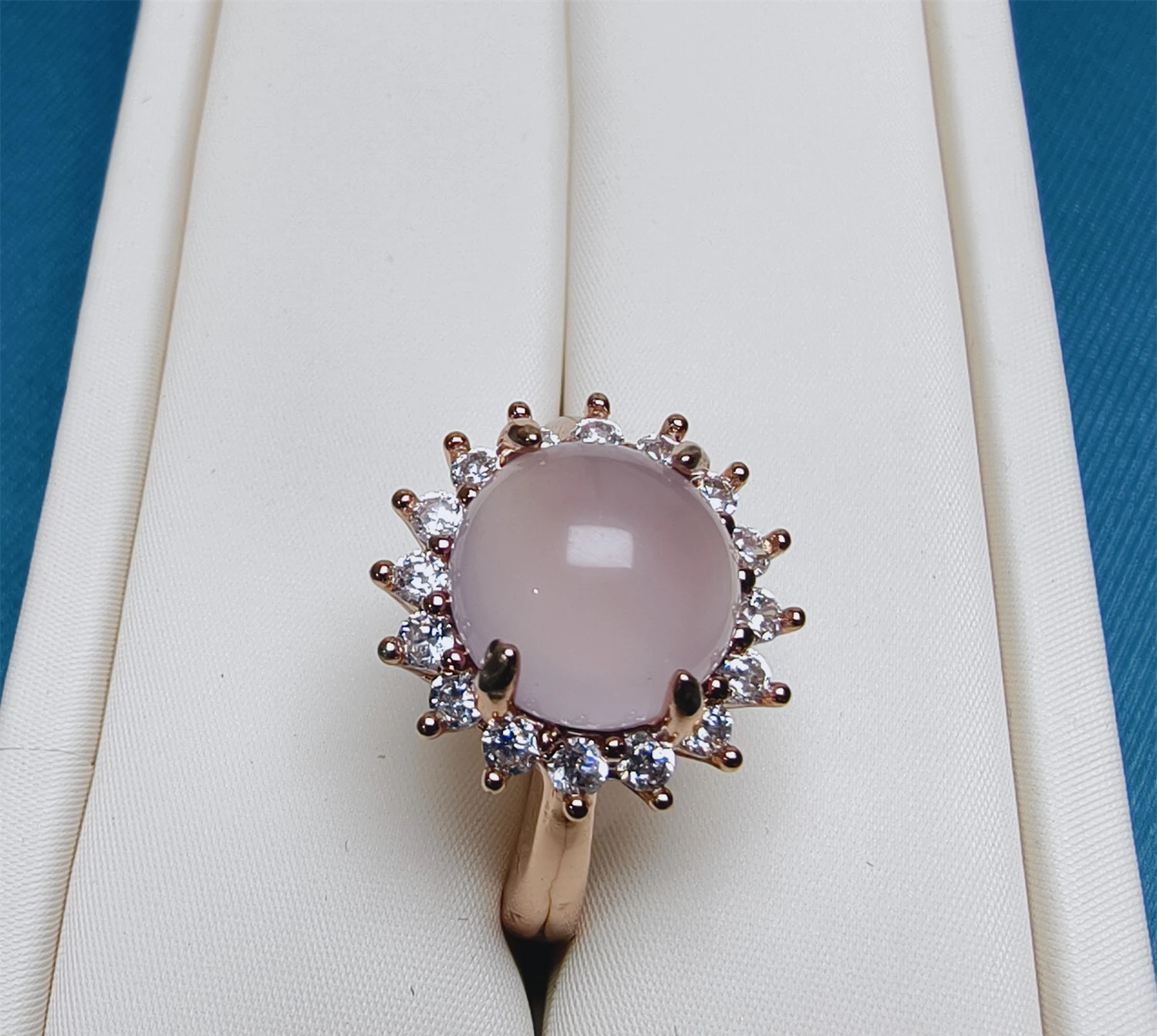 

New chalcedony earrings classic Princess Diana pink chalcedony earrings jadeite inlay