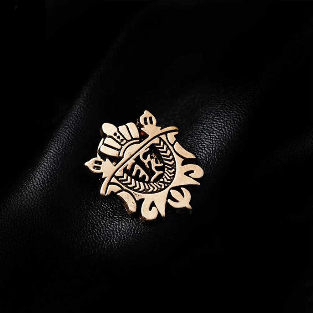 retro Shield Crown Brooch Pin, Medal Badge Brooch for Coat Suit Jacket, Collar Accessories Brooch