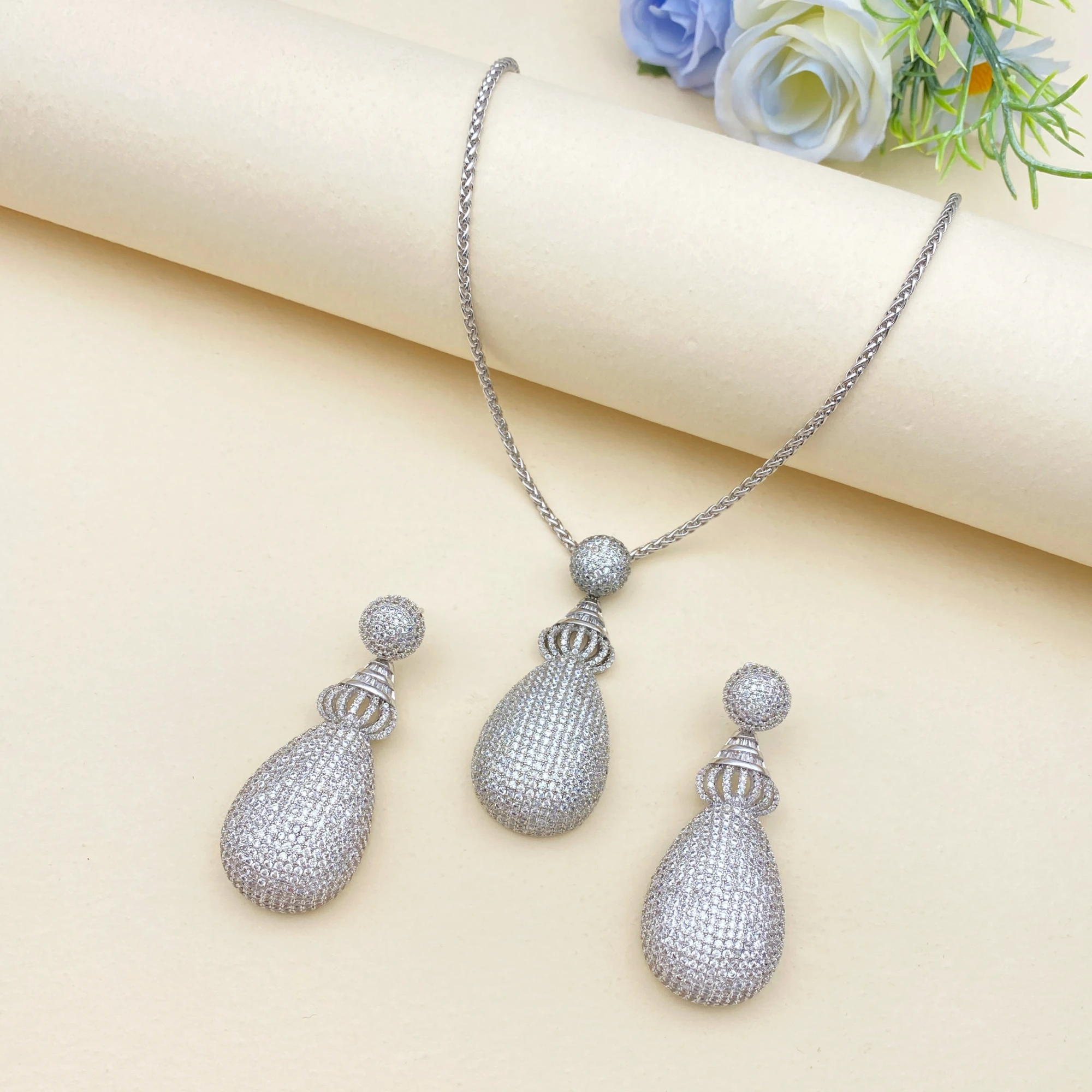 

Flora Minimalist Globe Set 2PCS Plated Ball Necklace Stud Earrings Zirconia Perfect for Holiday Gift Sparkling Jewelry