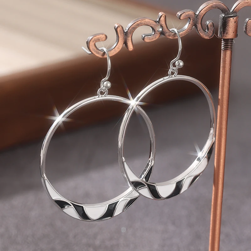 Fashion Classic Patterned Silvery Plated Hoop Earrings for Women Vintage Simple Vacation Celebration Jewelry Accessories Crafts