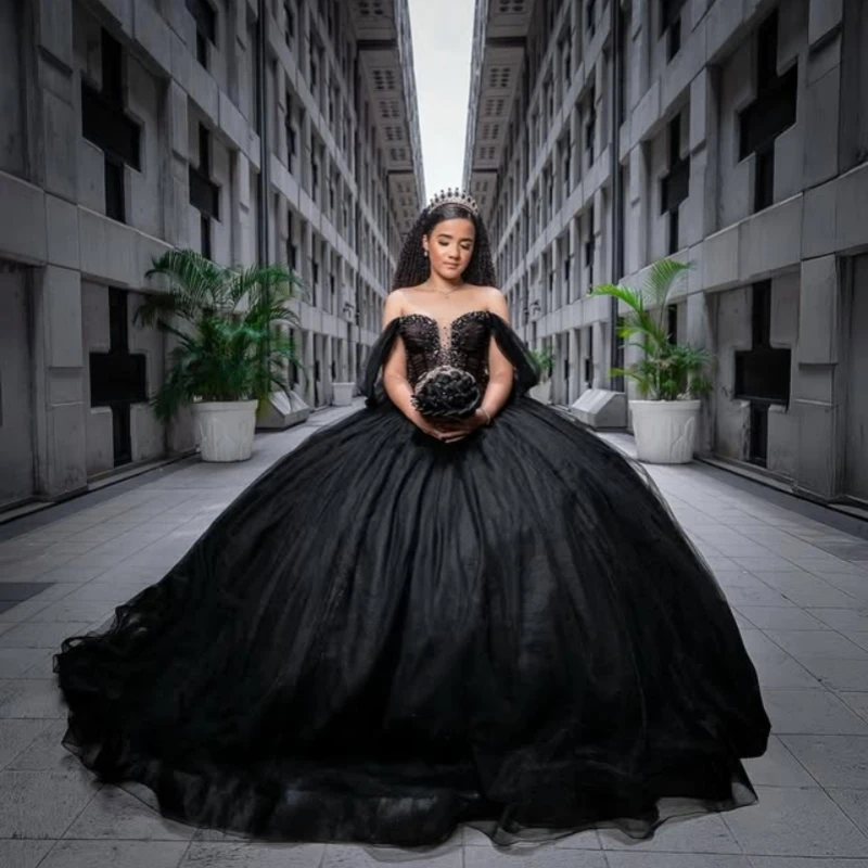 

Черные платья Quinceanera по индивидуальному заказу с открытыми плечами и кристаллами, аппликация, кружево, большой бант, длинный хвост, Vestido 15, Quinceanera