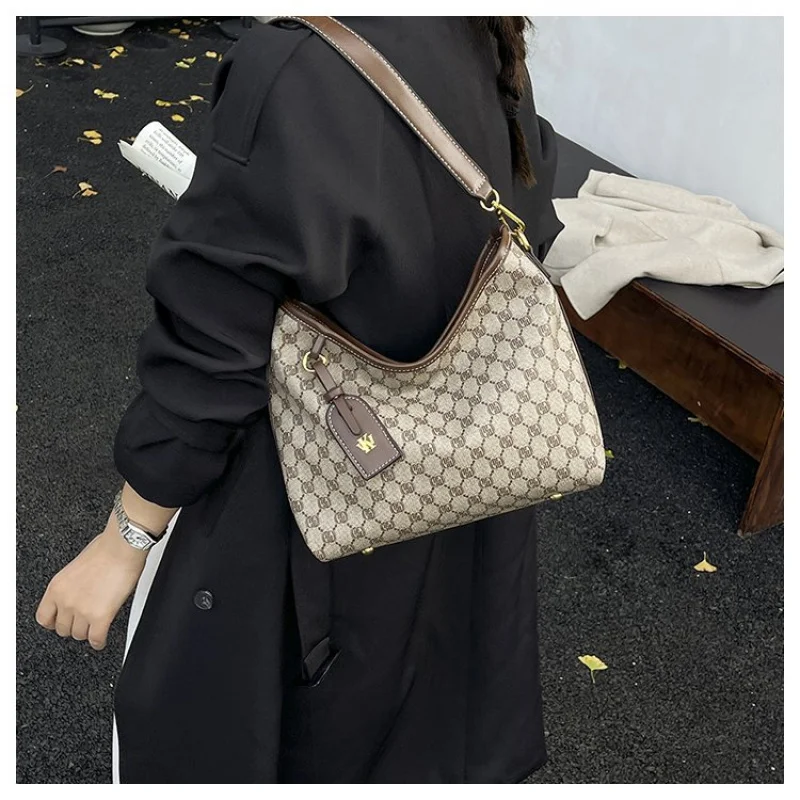 

First-Class Women's Shoulder Bag Made Of Goatskin Leather With Trendy Warsaw Vintage Spacious Soft Daily Look​