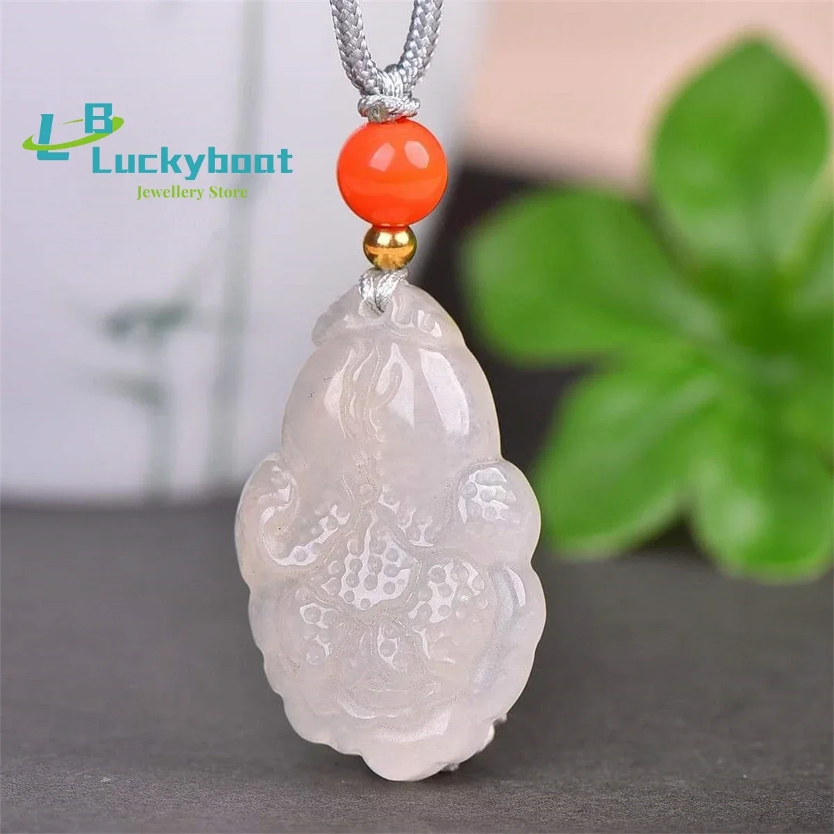 

Natural Golden Silk Jade Auspicious Cabbage Pendant Simple and Personalized Exquisite and Versatile for Men and Women