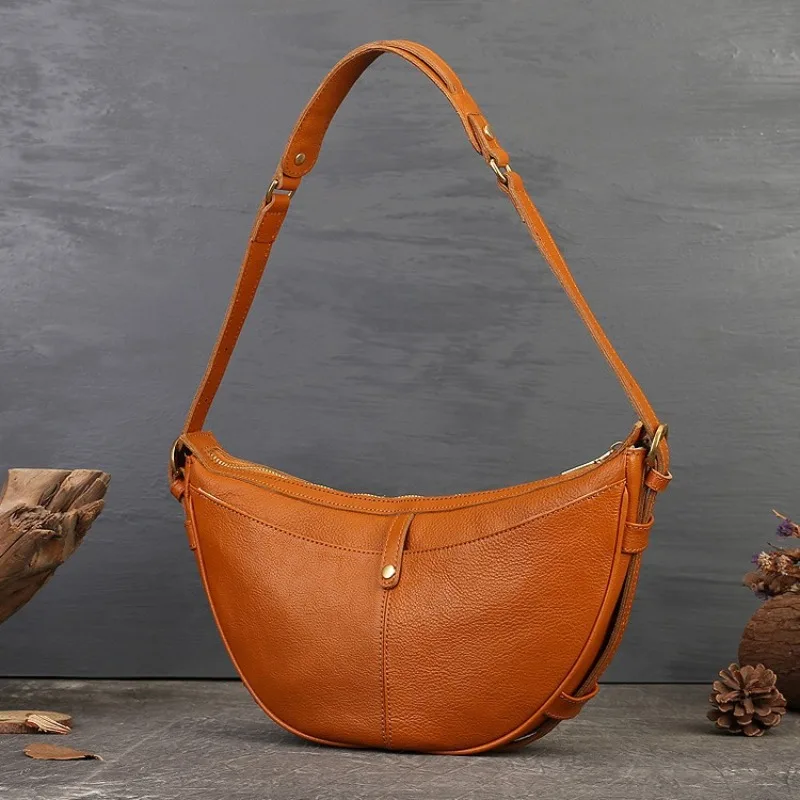 

Real Leather Women's New Fashionable and Simple Crescent Shaped Bag Underarm Dumpling Bag Retro Commuting Shoulder Bag