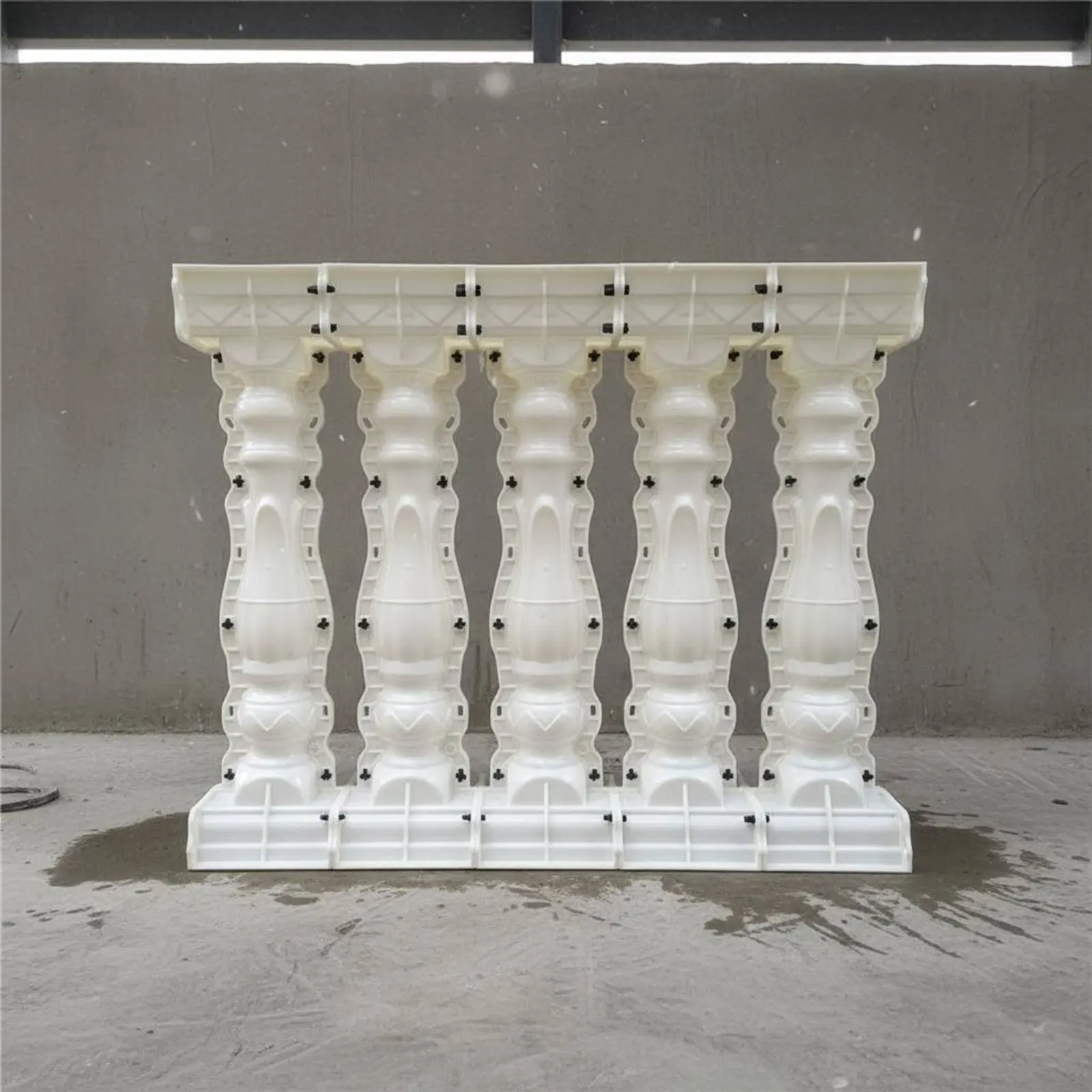 Roman Column Form Reusable Roman Column Plastic Mould Cement Balustrade Casting Form Sleek Surface Finish for Builders, Outdoor