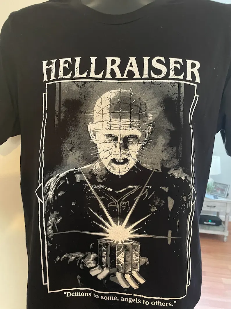 

Футболка с изображением демонов Hellraiser