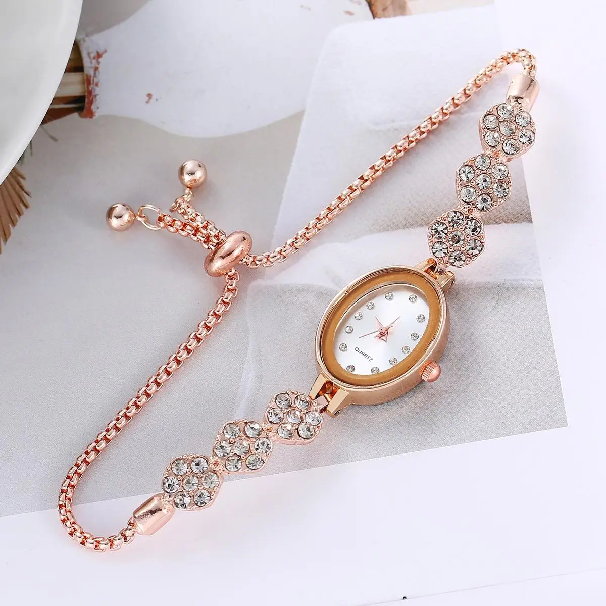 New manufacturer issues cross-border hot selling diamond oval new bracelet watches for women\'s fashion watches