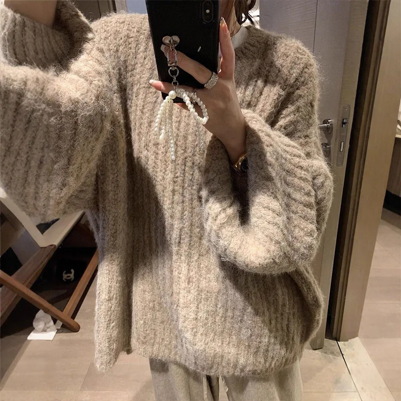 เสื้อสเวตเตอร์แขนทรงโคม คอกลมหลวมๆ สำหรับผู้หญิง สินค้าใหม่สำหรับฤดูใบไม้ร่วงและฤดูหนาว เสื้อถักสีพื้น ไซส์ใหญ่สำหรับผู้หญิง