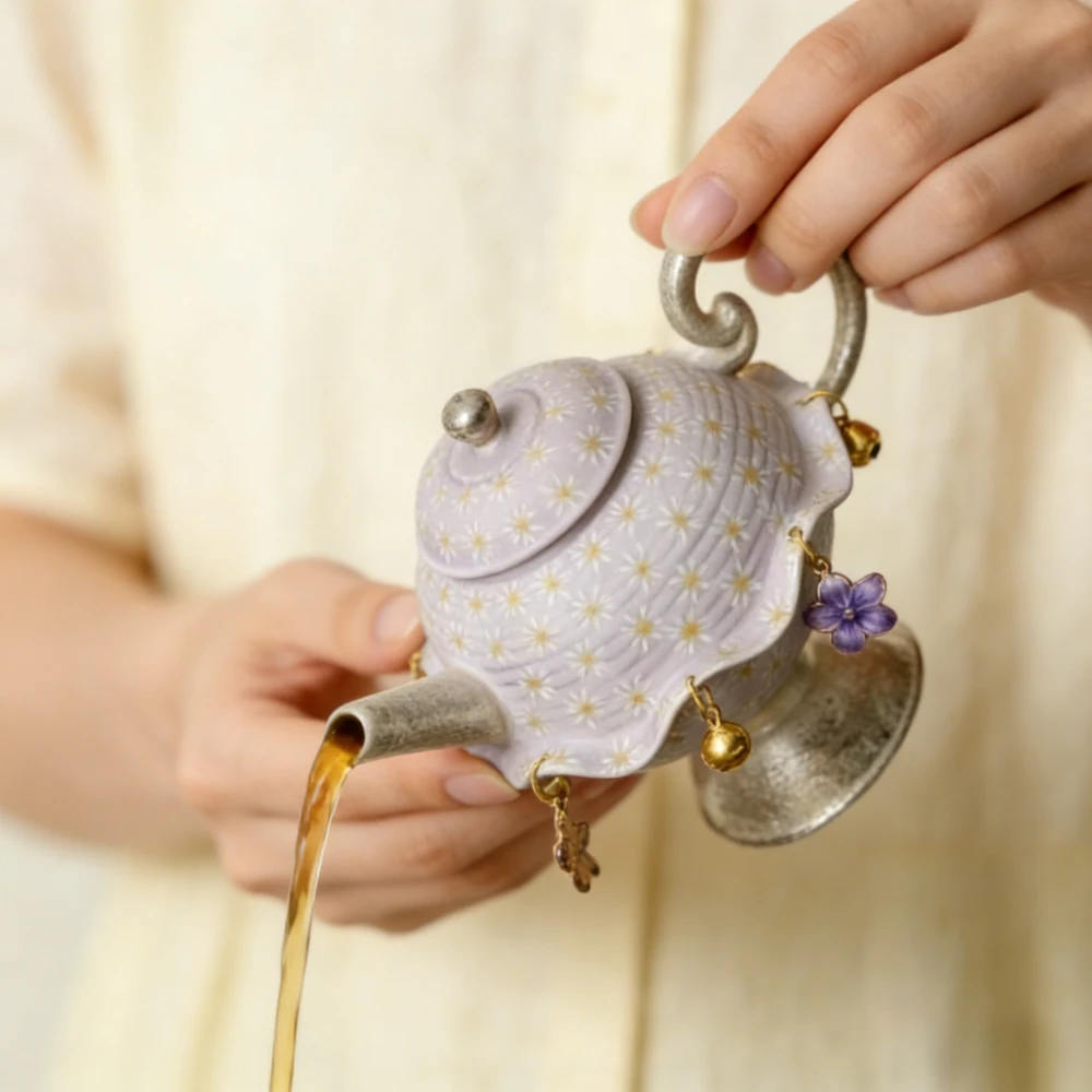 Ceramic Hand-painted Lilac Daisy-shaped Small Teapot, Chinese-style Household Tea Brewing Pot with Exquisite Hanging Decoration