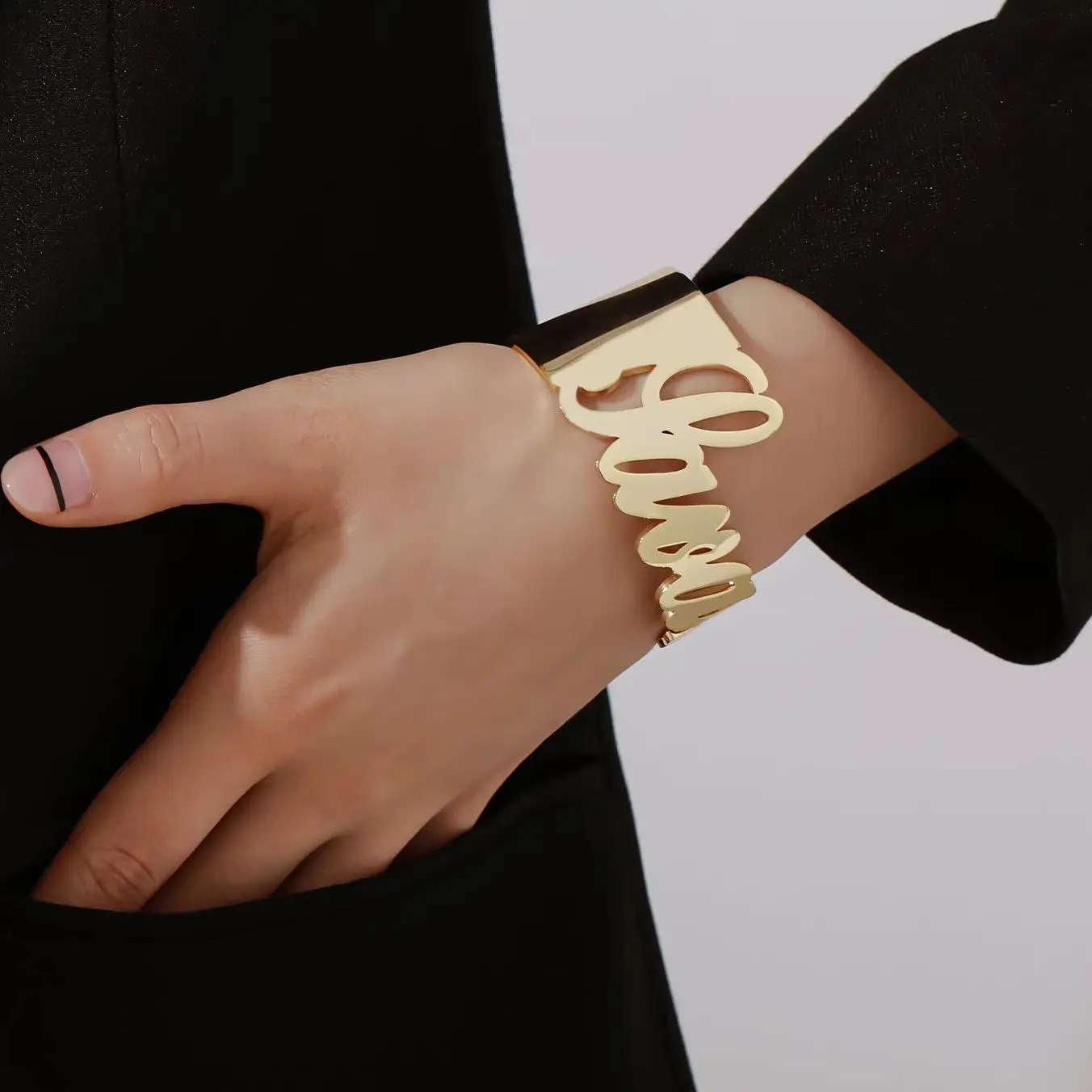 

Широкий браслет с открытием на заказ, индивидуальные браслеты, персонализированные ювелирные изделия из нержавеющей стали, лучший рождественский праздничный подарок для женщин