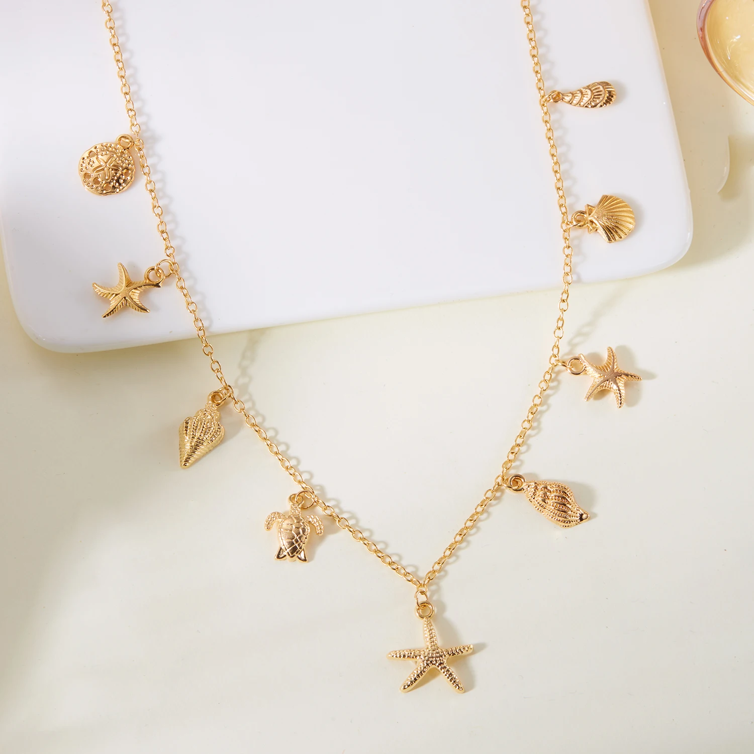 Modische Goldfarbene Anhängerkette mit Seestern, Muschel und Schildkröte für Damen, Handgefertigte Muschelketten-Halskette, Sommer-Strandparty-Schmuck – Detail 5