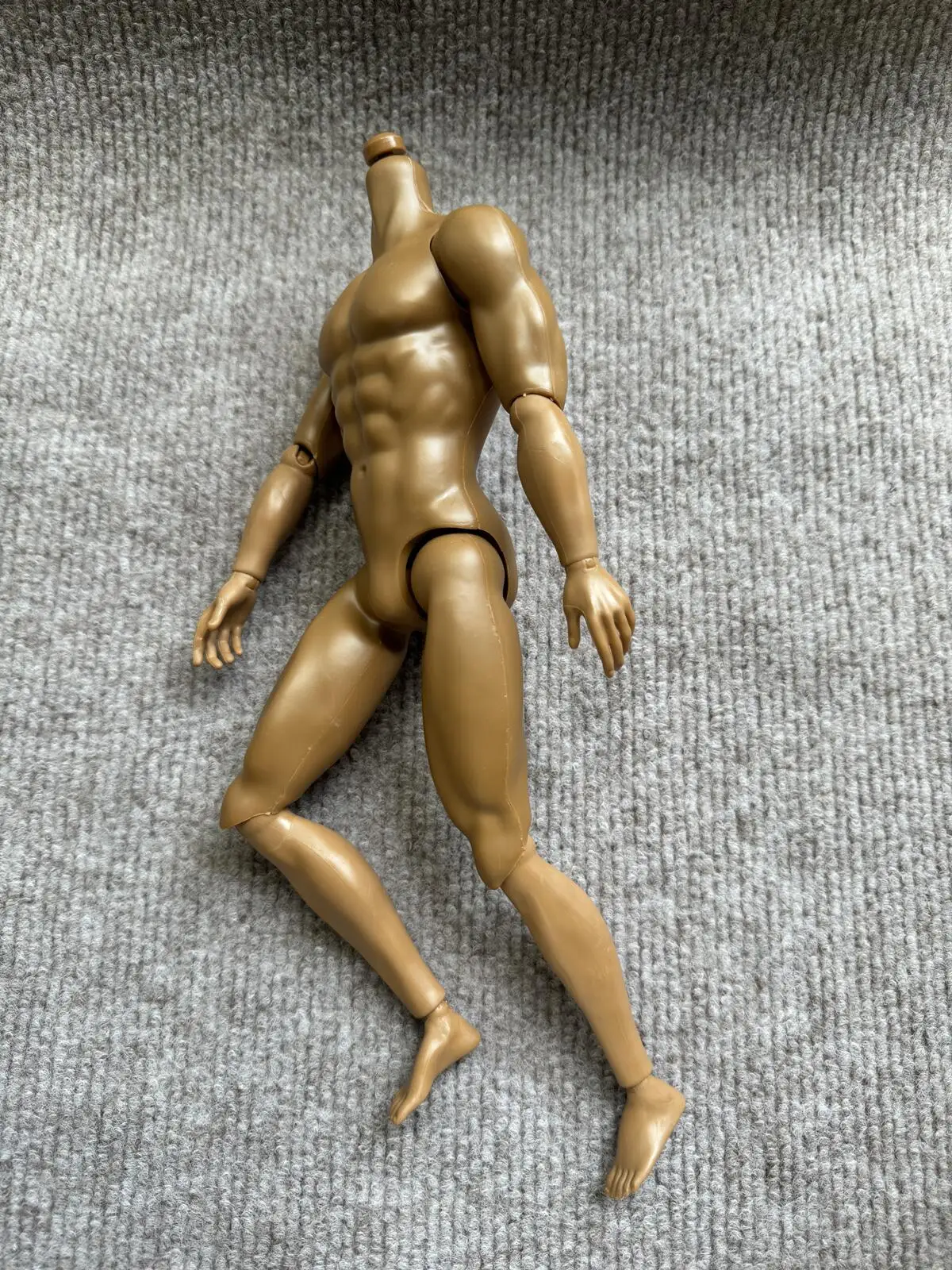 로고가 없는 32CM 남성 근육 몸 작은 결함 흰색 라틴계 탄 피부 톤 1/6 관절 이동식 인형 몸