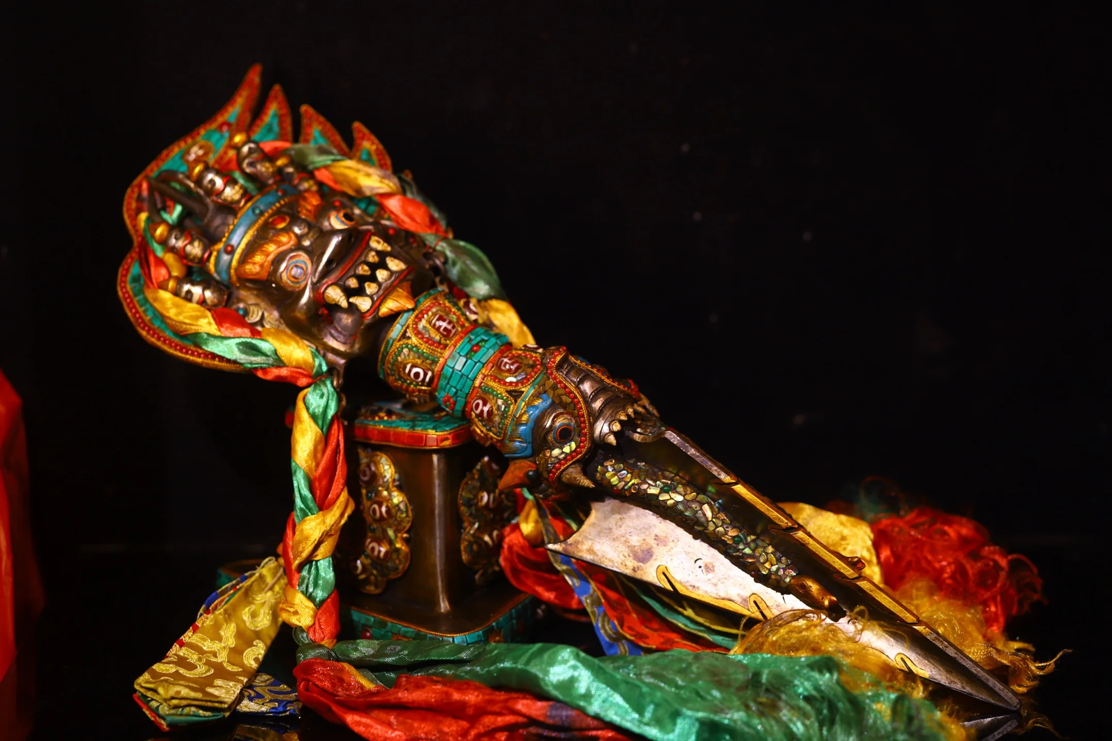 

25 "Старый Тиантизм, окрашенная мозаика, драгоценный камень gZi, бусины, бирюза, голова Будды Махакала, ваджра, фурпа, база, амулет, зал поклонения, городской дом