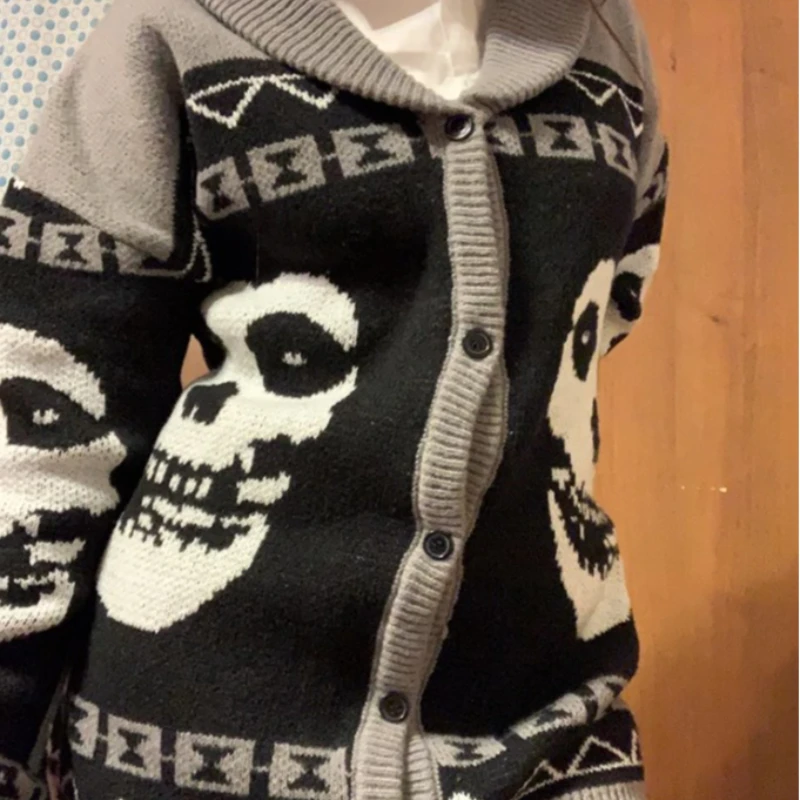 

Мужской и женский вязаный кардиган с воротником, шерстяной свитер с принтом черепа, модный свитер, уличный стиль, европейский и американский дизайн.
