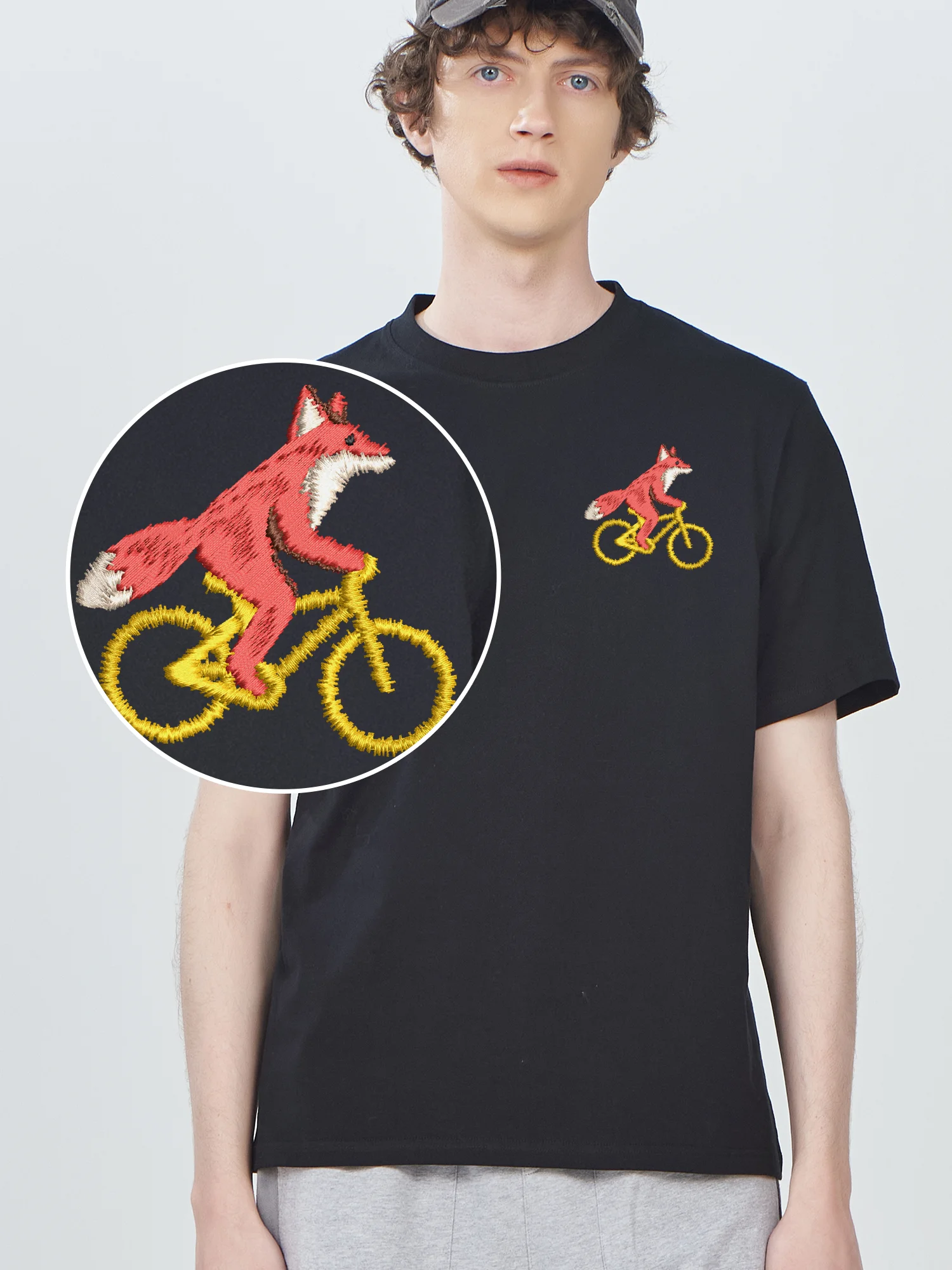 

Squirrels Ride Bicycles Embroidered T-Shirt 100% Cotton Summer Mens Designer Clothes Unisex Crew Neck Embroidery Tops