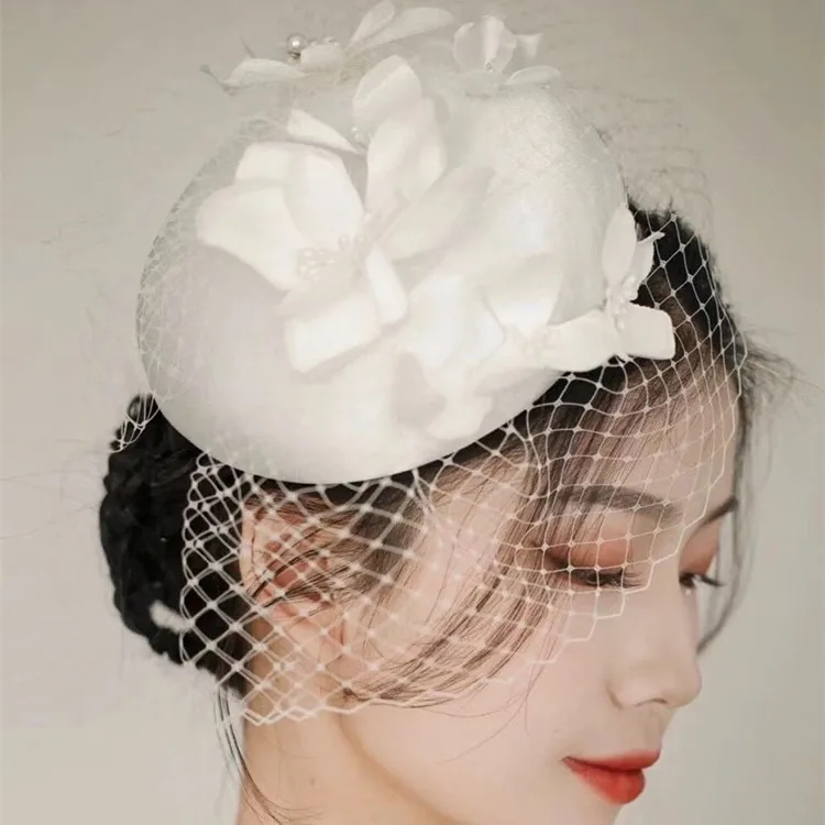 Chapeau en satin avec voile pour femme, coiffure de mariage blanche, chapeau floral, nouveauté 2022