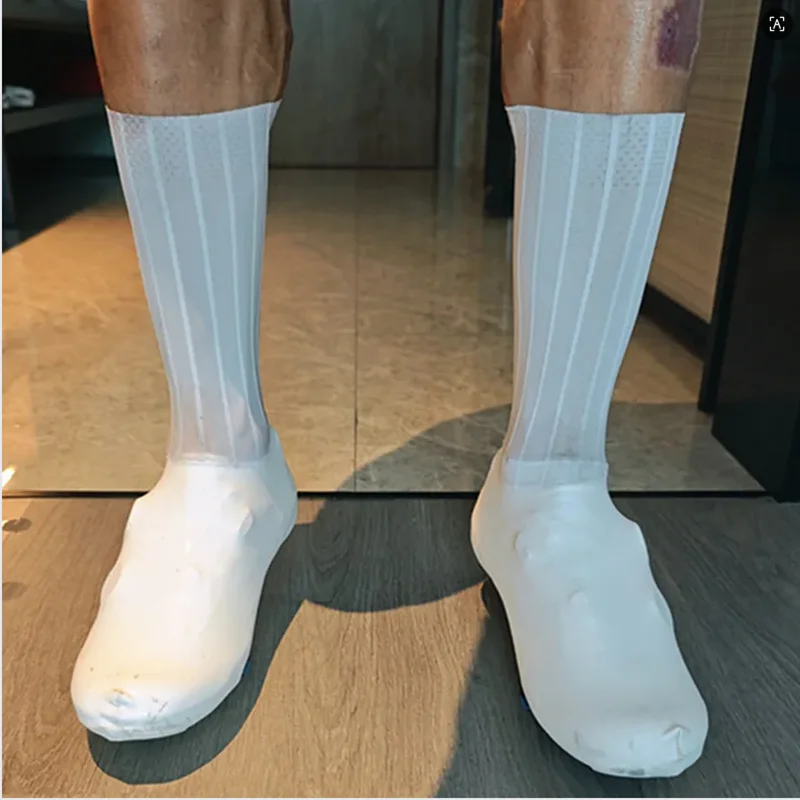 Thumbnail 4 - #32 Top Cycling Shoe Covers Picks for Every Budget