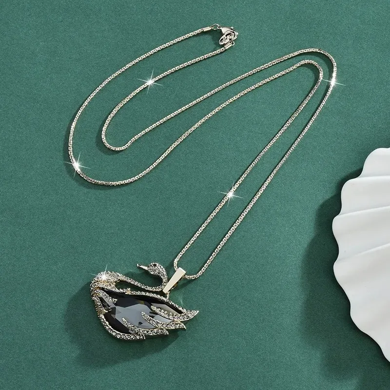 سلسلة سترة نسائية، إكسسوار خريفي وشتوي عصري وأنيق للنساء، قلادة كريستال البجعة