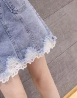 

Женская джинсовая мини-юбка Лето 2026: Новинка в корейском стиле, модная, с пуговицами, кружевными вставками, рюшами, завышенной талией, облегающая