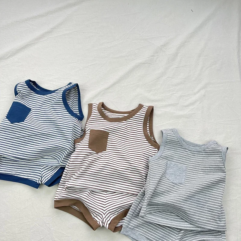

Новый летний комплект детской одежды 2026 года для малышей 0-3 лет: безрукавка в полоску + шорты для мальчиков и девочек