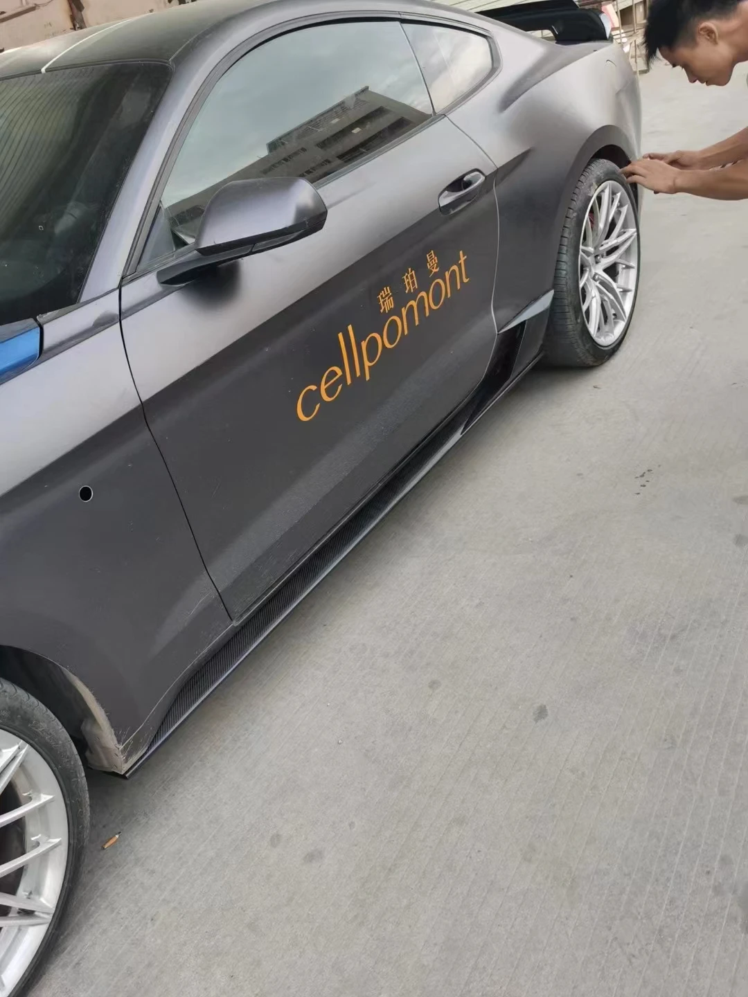 Minigonne laterali per auto in vera fibra di carbonio Bodykit Estensione paraurti Copertura gonna laterale per Mustang 15-23