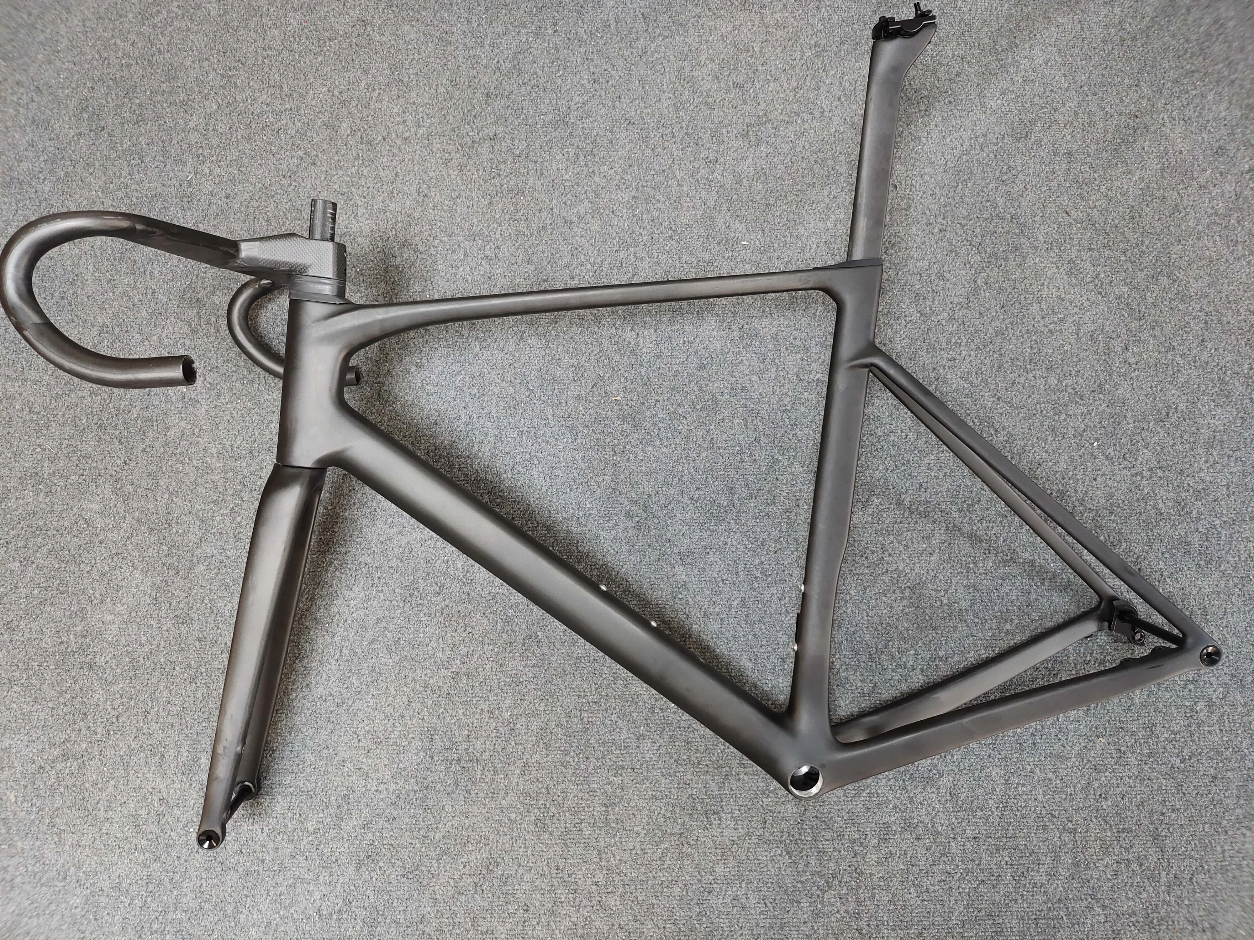 تخصيص إطار ألياف الكربون