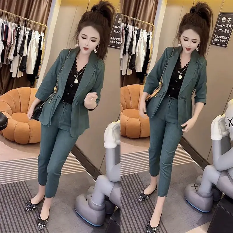 Retro Leisure Fashion Set for Women's Spring/Summer 2024 New Western Style Suit Small Coat and Feet Two Piece Set