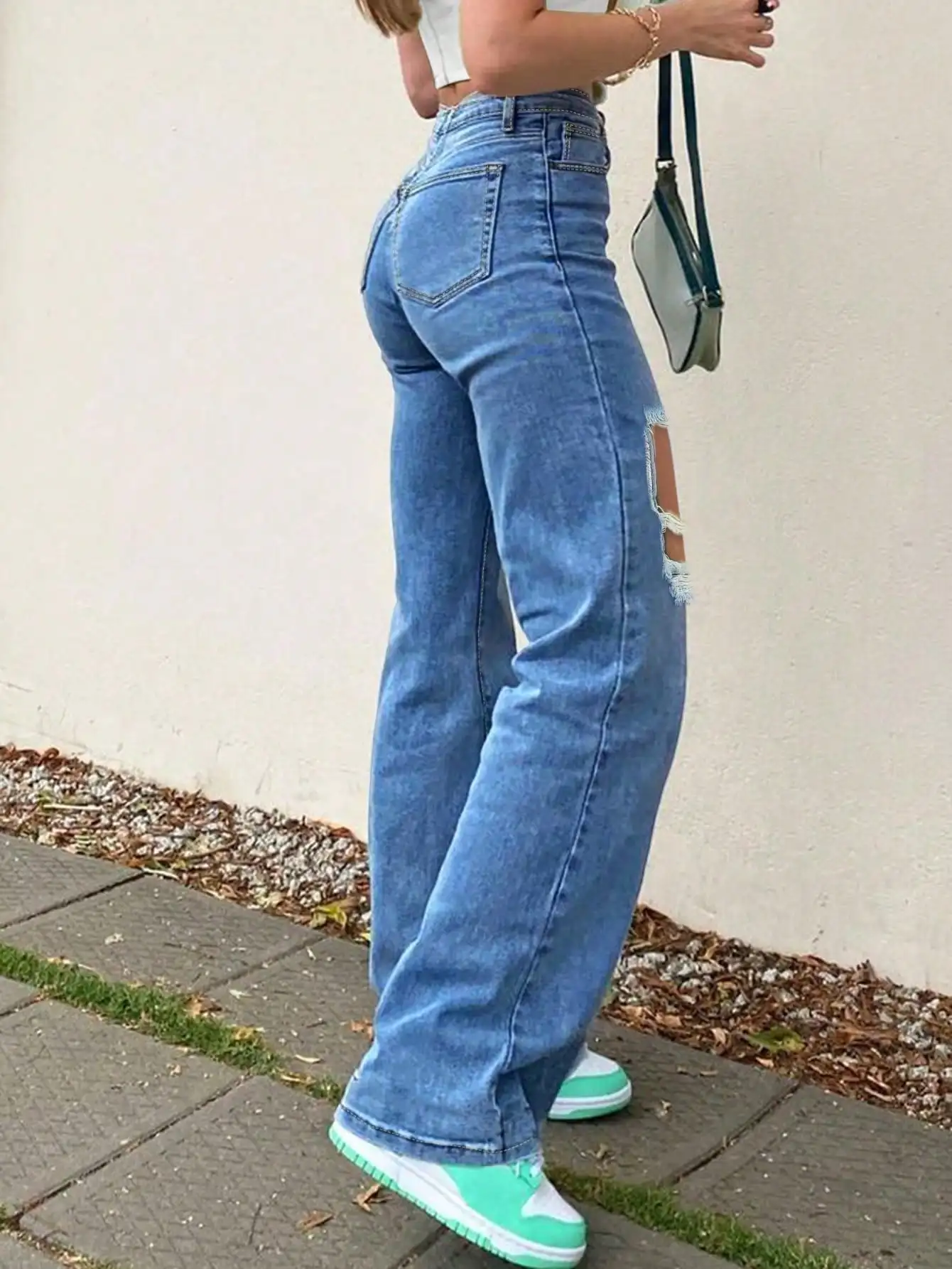 Рисунок 2 - Модная уличная одежда в стиле ретро