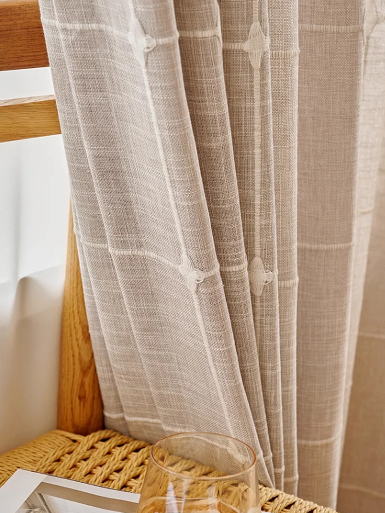 

Modern simple Japanese style large check hemp yarn light opaque dust-proof heat insulation hemp yarn