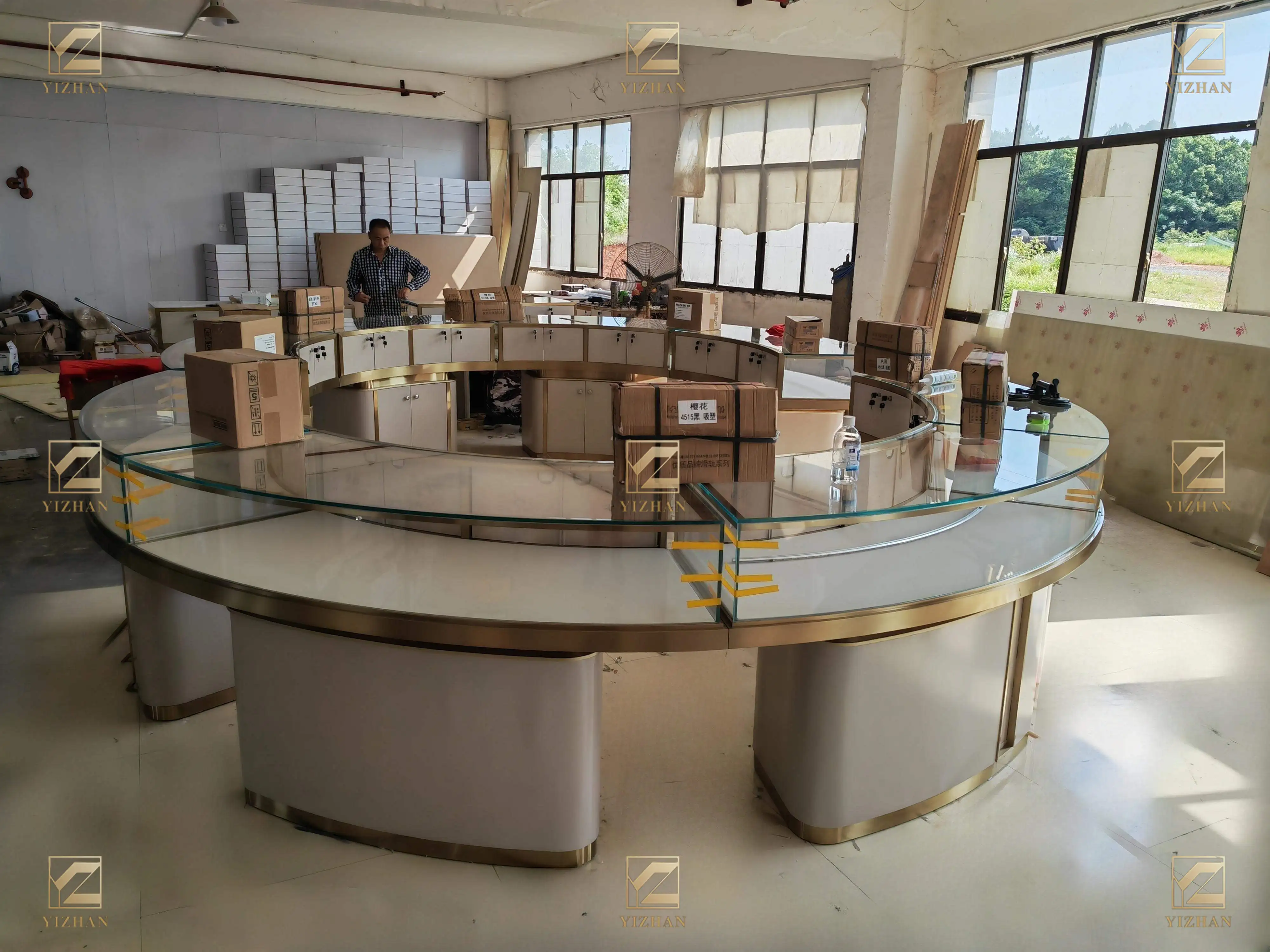 Custom.Customized Jewelry Glass showcase Brand Factory for Maximizing Eye-catching Display. Jewelry showcase Stand for Gold Jewe