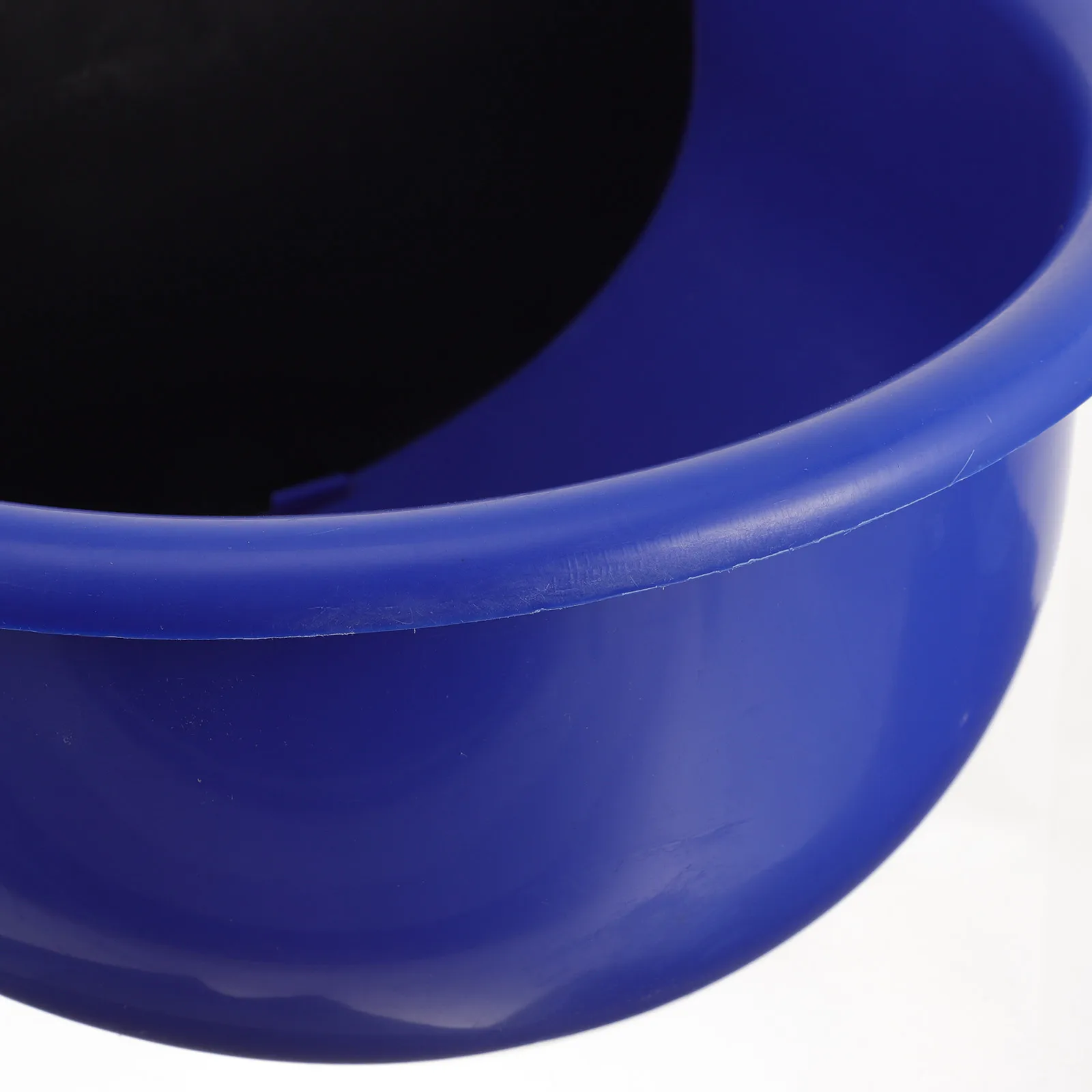 

Automatic Cow Water Bowl Durable Plastic Livestock Drinking Bowl No Rust No Deformation For Farm Use Outdoor Automatic Water