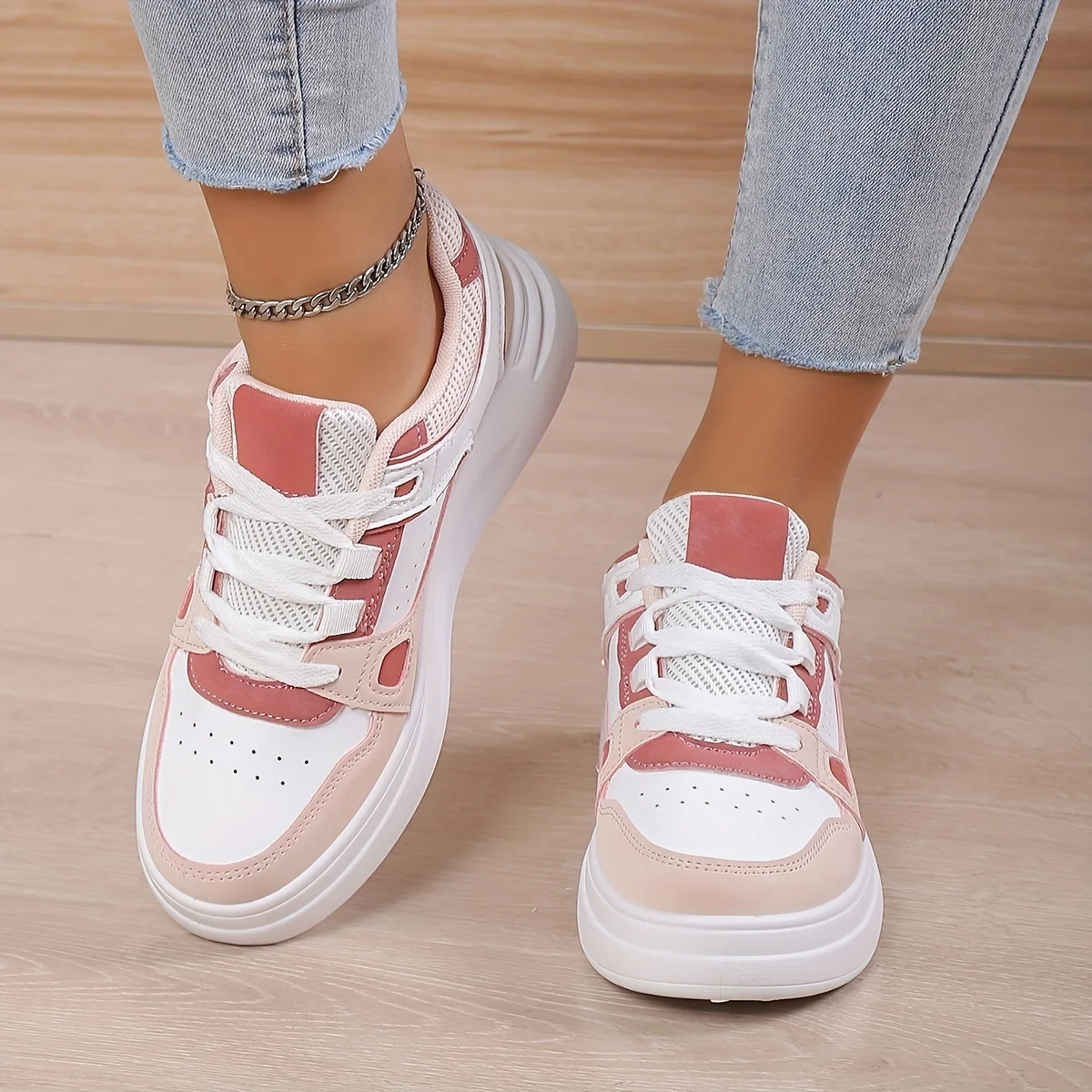 2024 Platform Sneakers Round Toe Flatform Non-slip Sporty Shoes Outdoor Skate Womens Shoes Lightweight Lace Up Designer Shoes