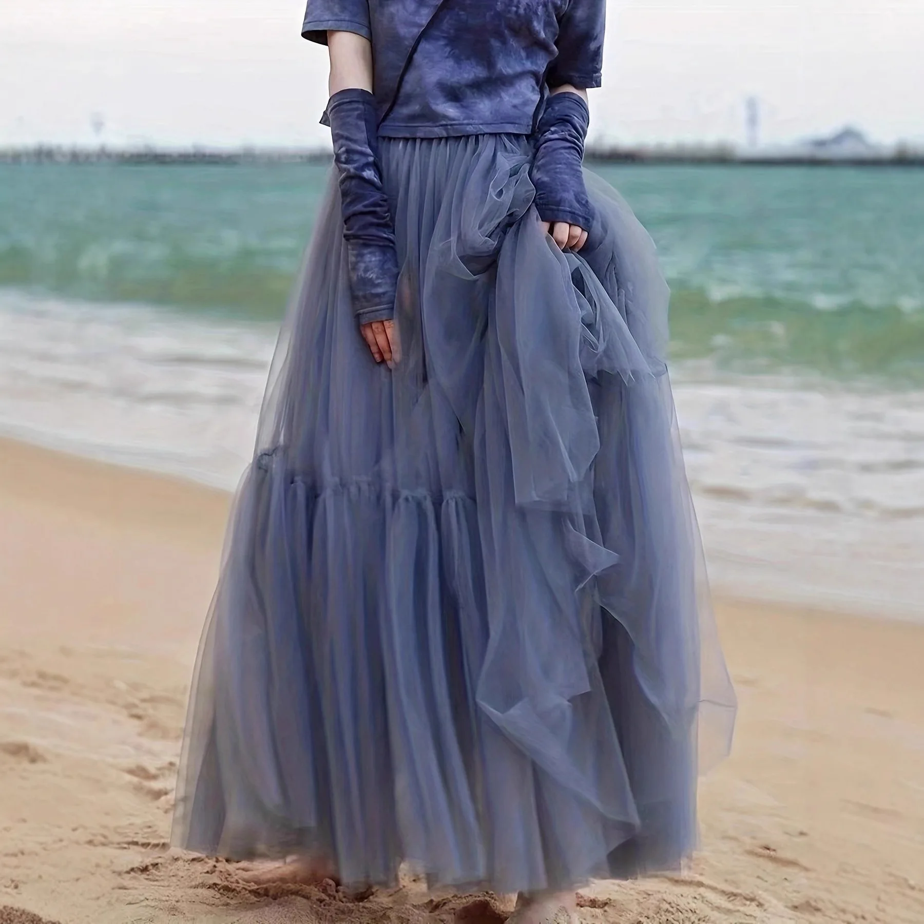 Women's Fashion Long Trailing Mesh Puffy Skirt Cleanfit Style Three-layer Hexagonal Net Skirt for Middle-aged Citywalk