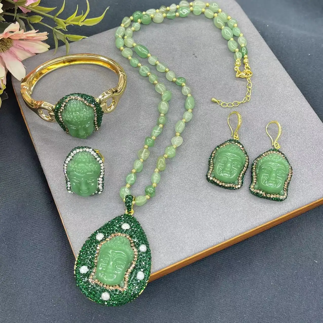 

Ore Green Dongling Jade Buddha Head Inlaid Pearl Natural Stone Necklace New Chinese Popular Niche Sweater Chain Jewelry Set