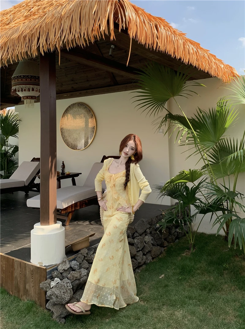 

Вязаное желтое женское платье в отпускном стиле с длинными рукавами и шифоновым топом на бретельках, комплект из двух предметов, мода для весенней непогоды