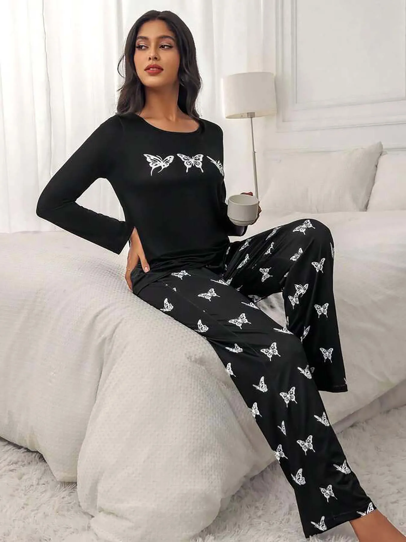 Butterfly print black crew neck long sleeve and pants casual and comfortable women\'s pajama set