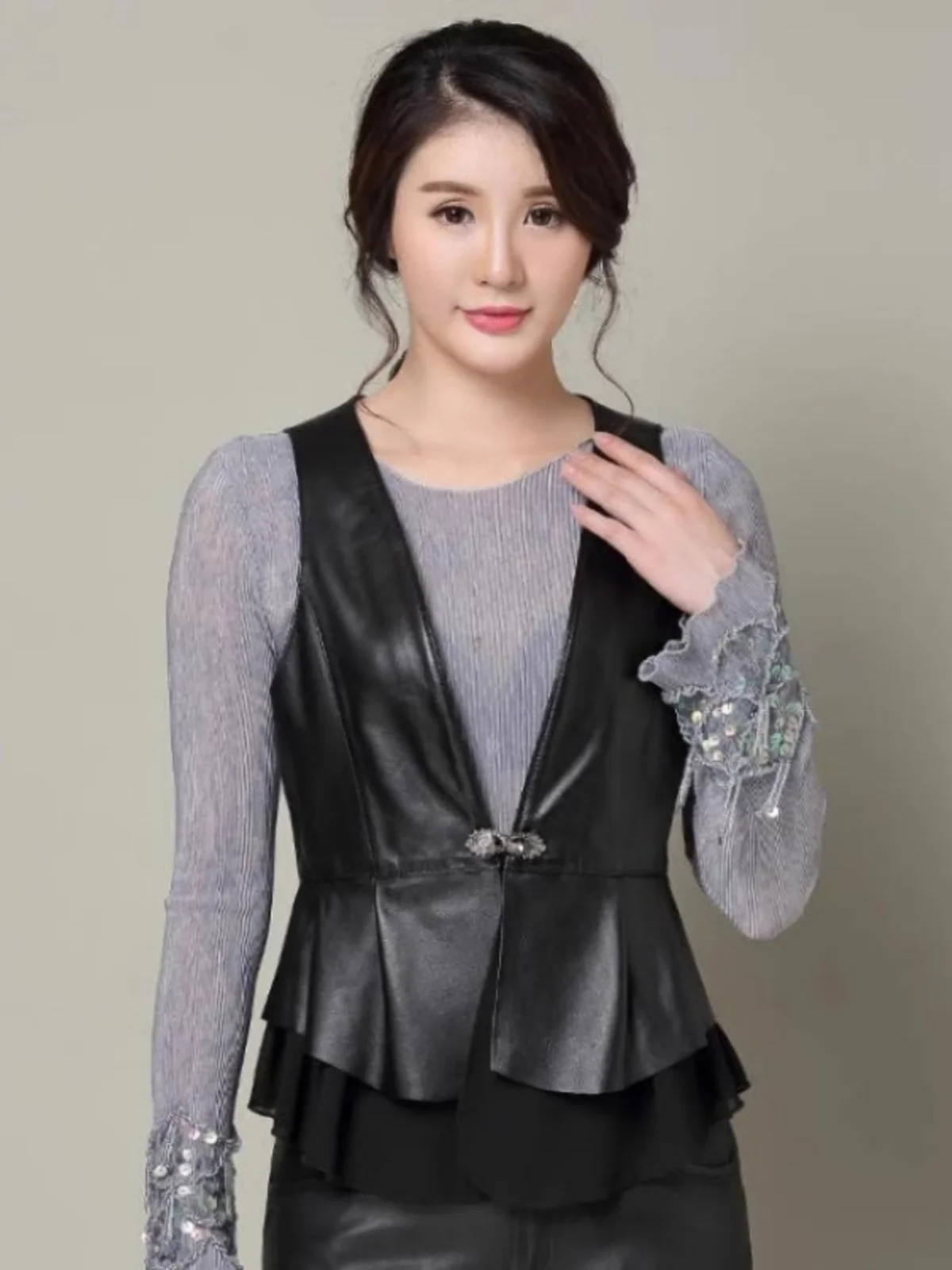 

Модный универсальный жилет из натуральной кожи для женщин, модель Haifeng 2025, осень-зима, для повседневной носки, с V-образным вырезом...