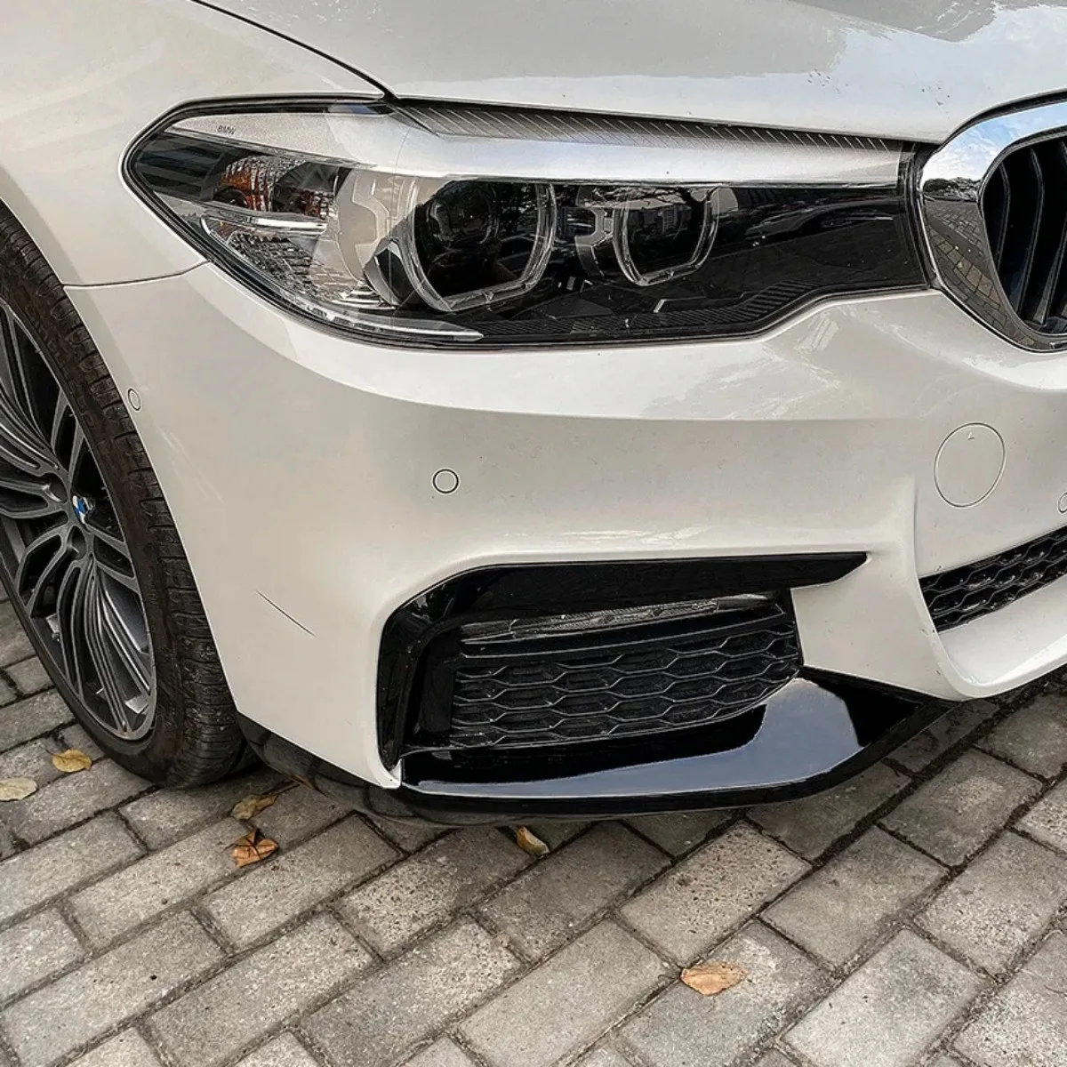 BMW 5 시리즈 G30 G31 G38 520i 525i 530i 540i M 스포츠 2017-2020 자동차 스포일러 디퓨저 커버 용 페어 앞 범퍼 립 스플리터 썸네일 4