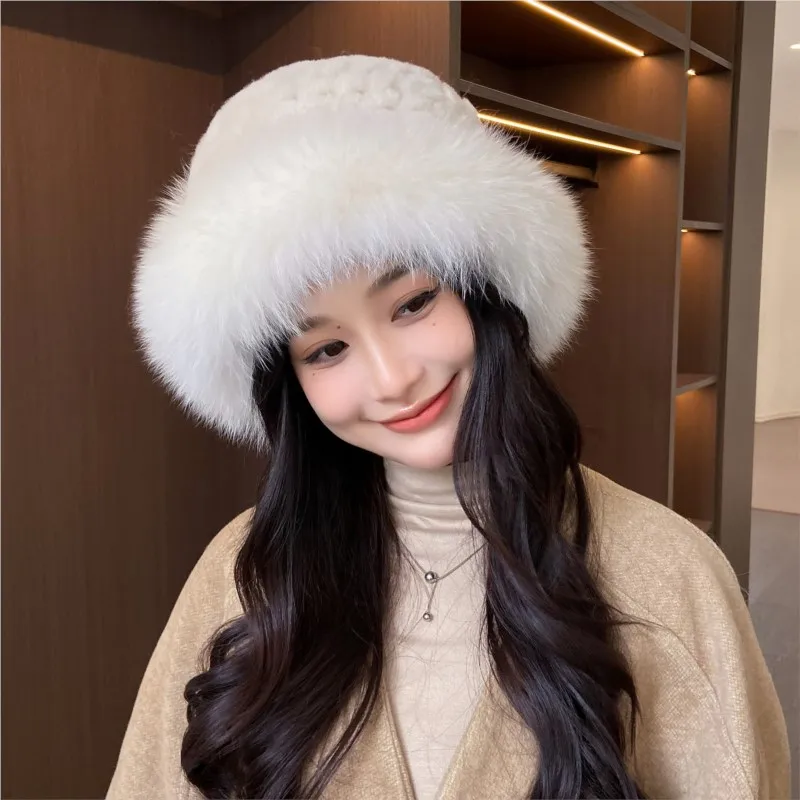 A fur hat for women to keep warm and versatile in winter making their faces small fisherman's ear-protecting basin