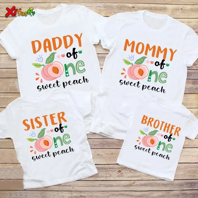 Mom Dad Me Family Matching Outfits Father Daughter Son Sweet Peach T Shirt MOMMY and Me Dad Baby Kids Clothes White T-shirt Sets