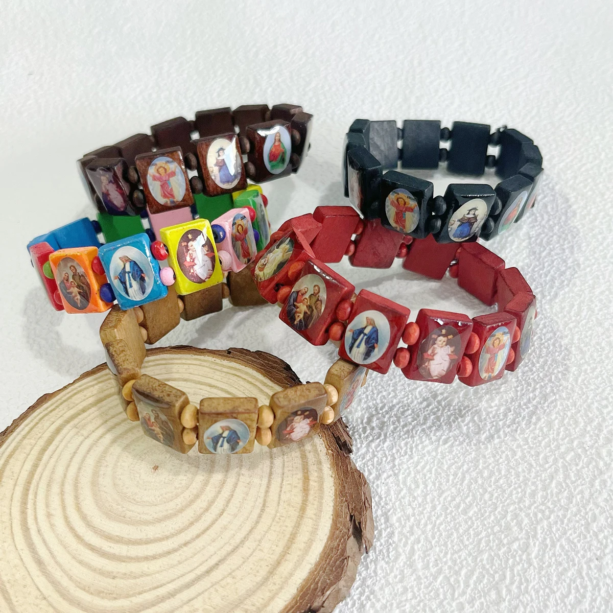 Lot de 1 bracelet élastique en bois avec pendentifs religieux variés, motif Vierge et Ange, pour la prière quotidienne