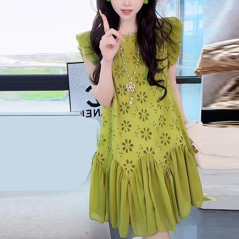 

Design sense hollow splicing green dress women's 2025 summer new high-end sense unique super good-looking skirt tide