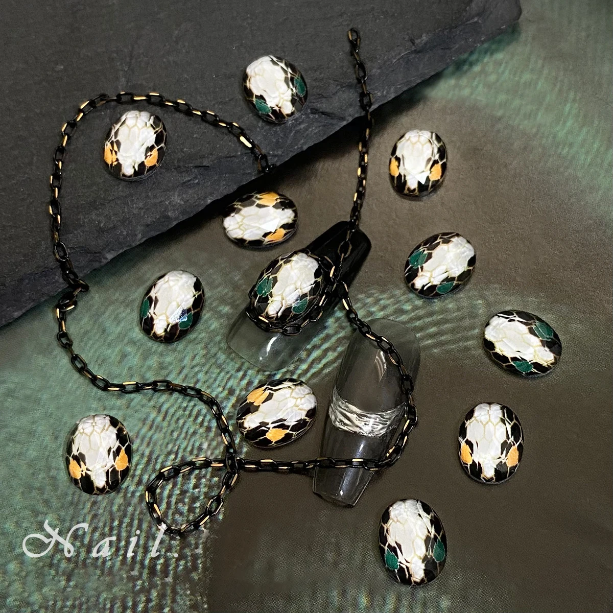 20 قطعة رأس الأفعى الملونة رسومات أظافر السحر الراتنج حجر الراين مسمار الديكور 8*10 مللي متر البيضاوي شقة القاع الثعابين رسومات أظافر اكسسوارات #1