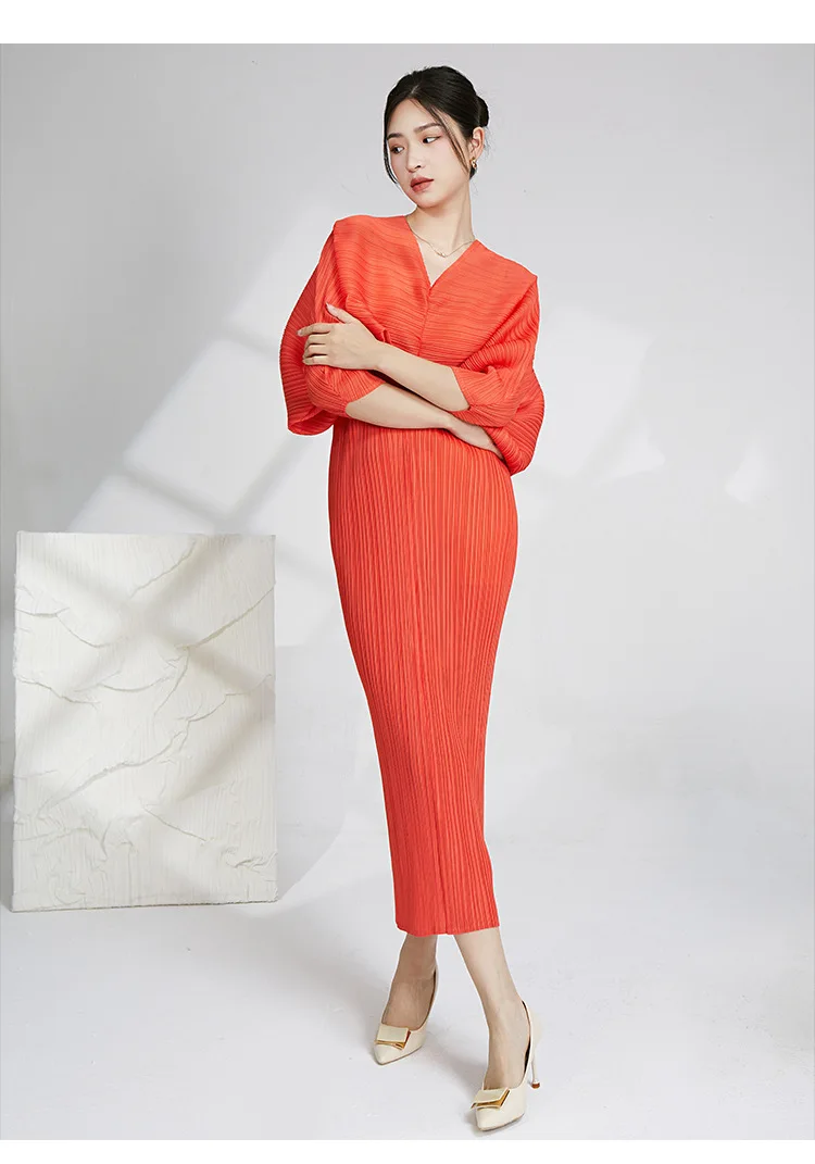 Miyake Plissiertes Kleid mit Fledermausärmeln 2025 Sommer Neu Senior Sense V-Ausschnitt Locker Dünner Eleganter Vielseitiger Rock – Detail 4