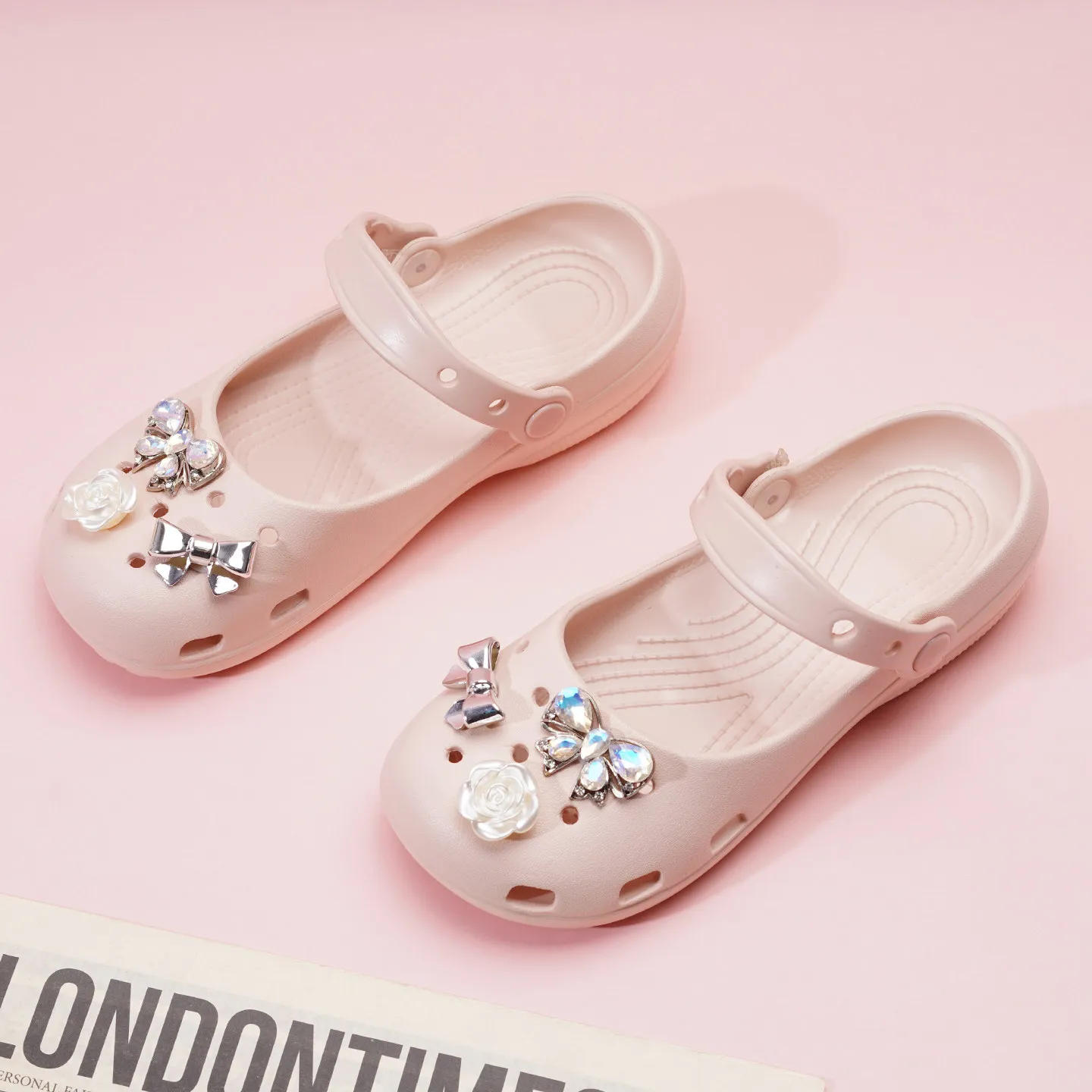 Ballet Girls' Cave Shoes Summer Children's Sandals Fashion Diamond Flower Decoration Soft Bottom Non slip Slippers 2026 new