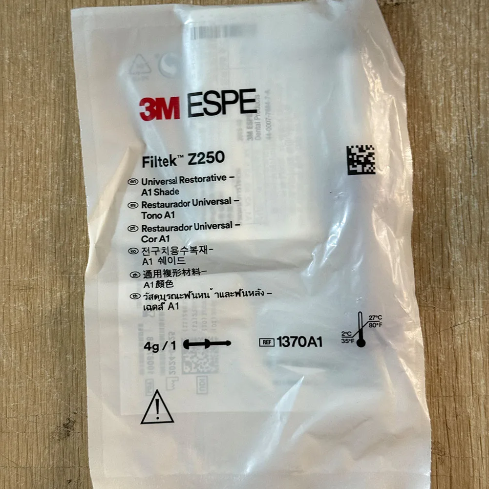 Resina composita dentale 3M Valux Plus P60 Z250 Z250XT Z350XT Denti fluidi Ristrutturanti Intarsi Onlays Impiallacciature Materiali di riempimento