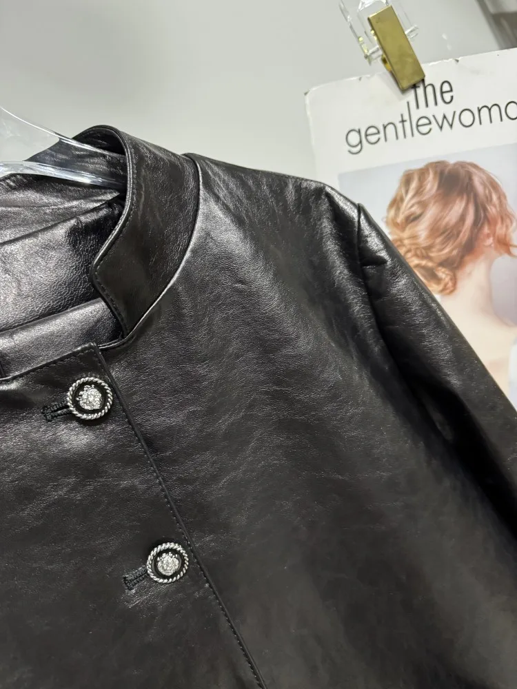 سترة نسائية كلاسيكية بياقة واقفة واحدة الصدر من جلد الغنم الطبيعي مصممة بشمع زيتي قصير معطف جلد حقيقي ملابس الشارع