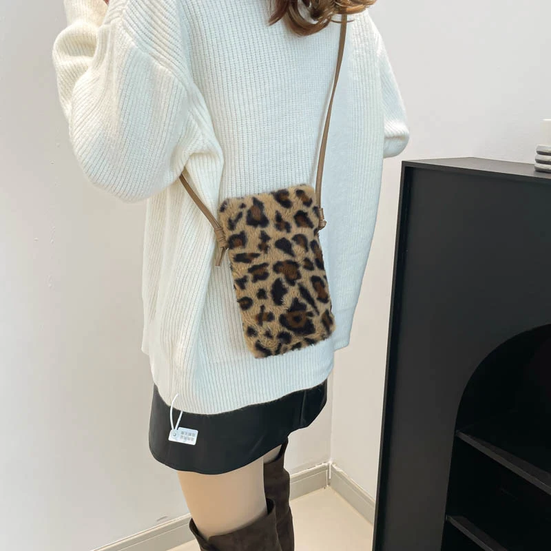 Mode Frauen Kuh Druck Mini Schulter Taschen Weibliche Winter Plüsch Unterarm Taschen Leopard Zebra Muster Flauschigen Tragetaschen Kleine Geldbörsen – Detail 20